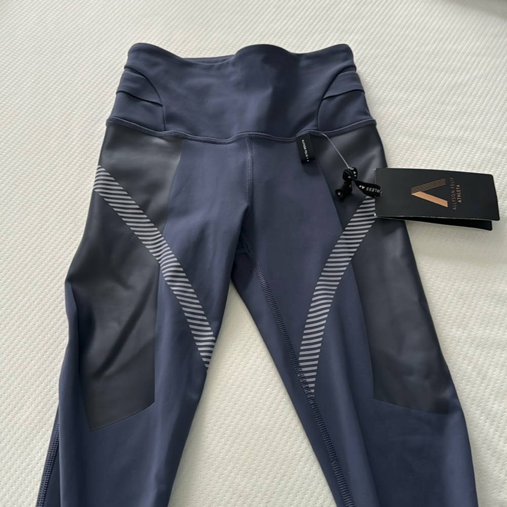 Athlete leggings, 7/8 Legend Tight with tags, blue, camo type pattern